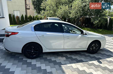 Седан Renault Latitude 2011 в 