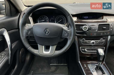 Седан Renault Latitude 2011 в 