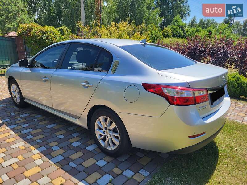 Седан Renault Latitude 2014 в Киеве