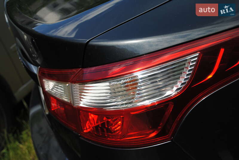 Renault Latitude 2012