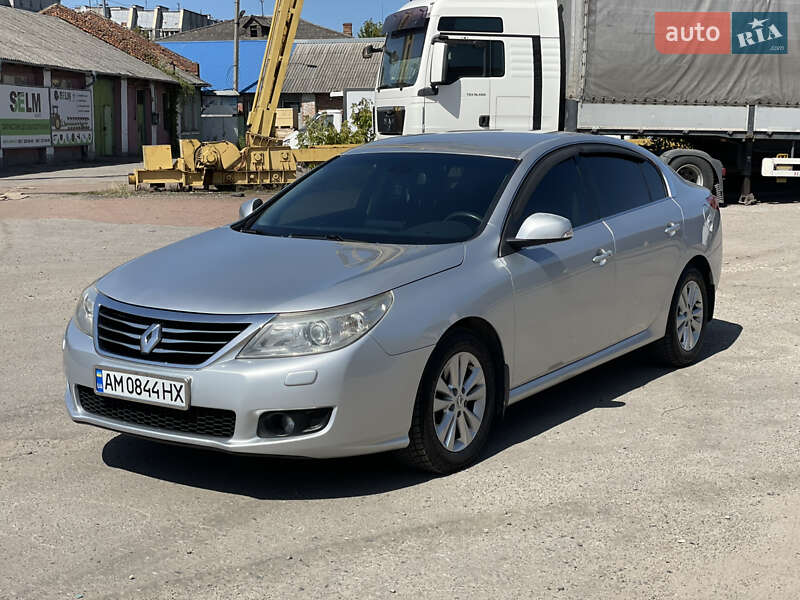 Седан Renault Latitude 2010 в 