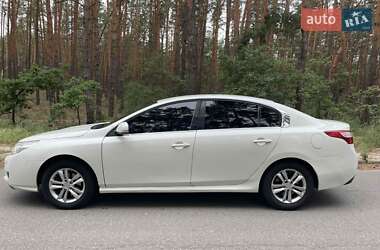 Седан Renault Latitude 2011 в 