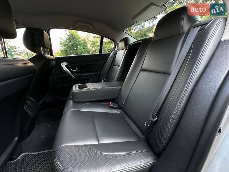 Седан Renault Latitude 2014 в Киеве