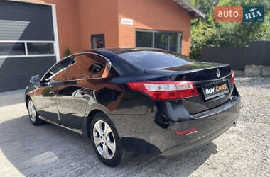 Седан Renault Latitude 2011 в 