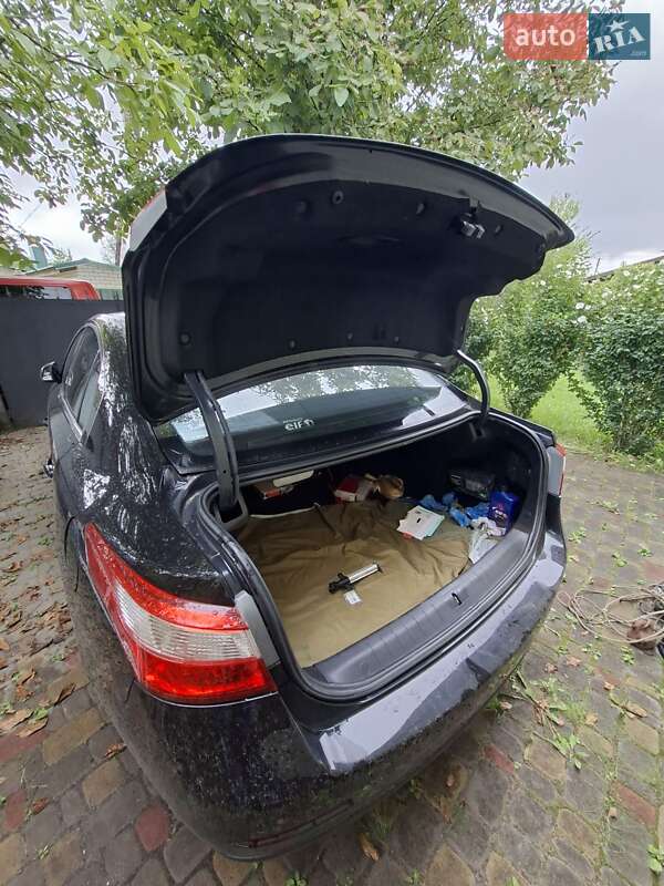 Седан Renault Latitude 2010 в Ровно