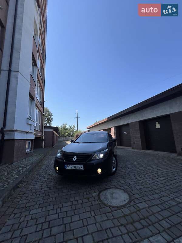 Седан Renault Latitude 2011 в 