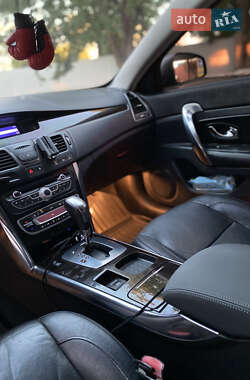 Седан Renault Latitude 2012 в 