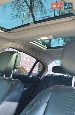 Седан Renault Latitude 2012 в 
