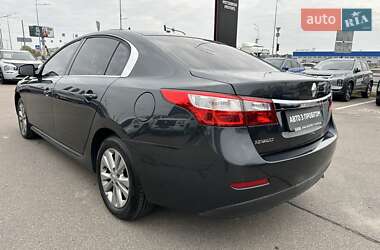 Седан Renault Latitude 2012 в 