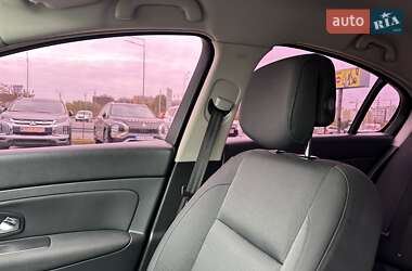 Седан Renault Latitude 2012 в 