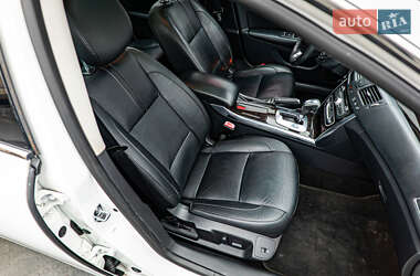 Седан Renault Latitude 2012 в 