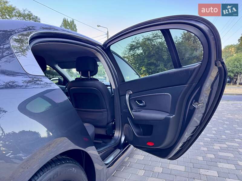 Седан Renault Latitude 2011 в Одесі