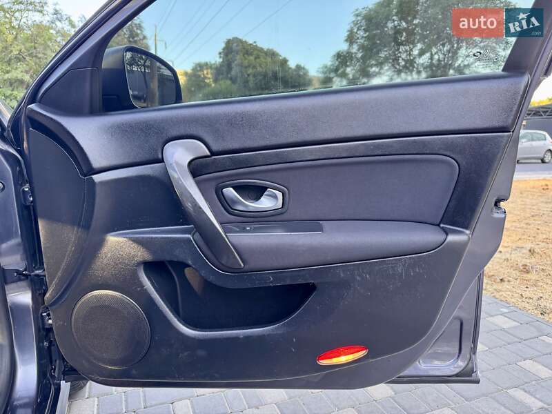 Седан Renault Latitude 2011 в Одесі