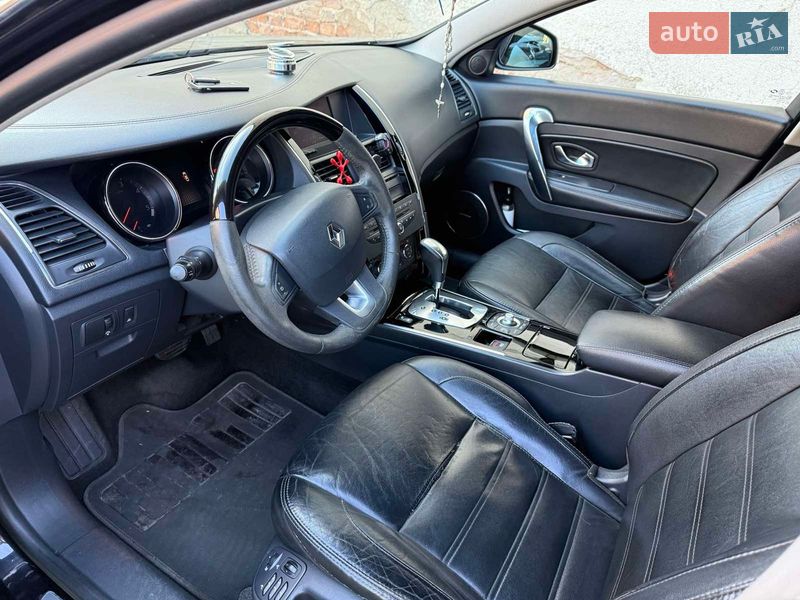 Седан Renault Latitude 2011 в Стрию