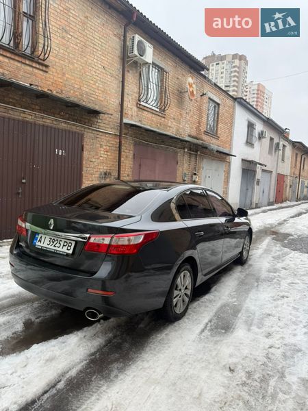 Renault Latitude 2012