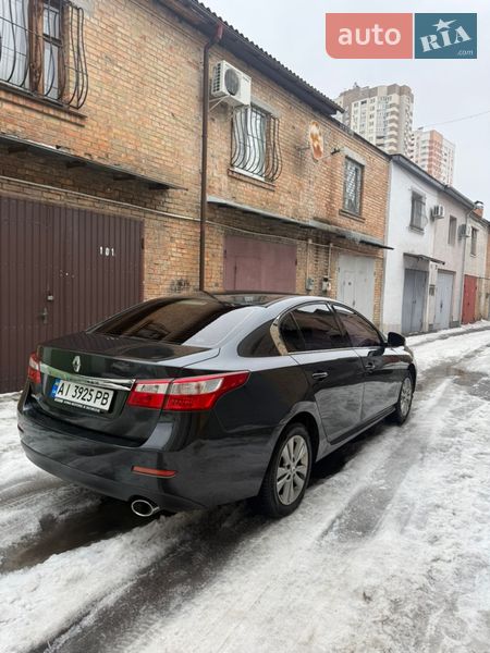 Седан Renault Latitude 2012 в Киеве