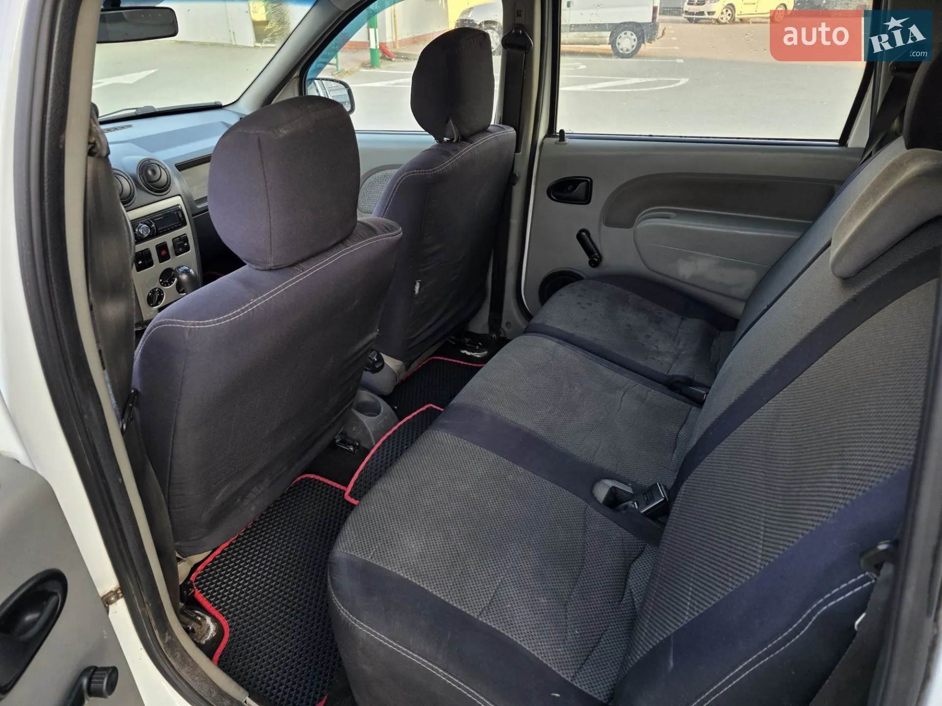 2010 Renault Logan - мініатюра 15