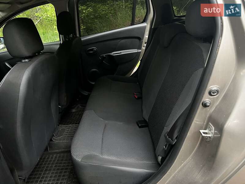 Універсал Renault Logan MCV 2014 в Чернігові