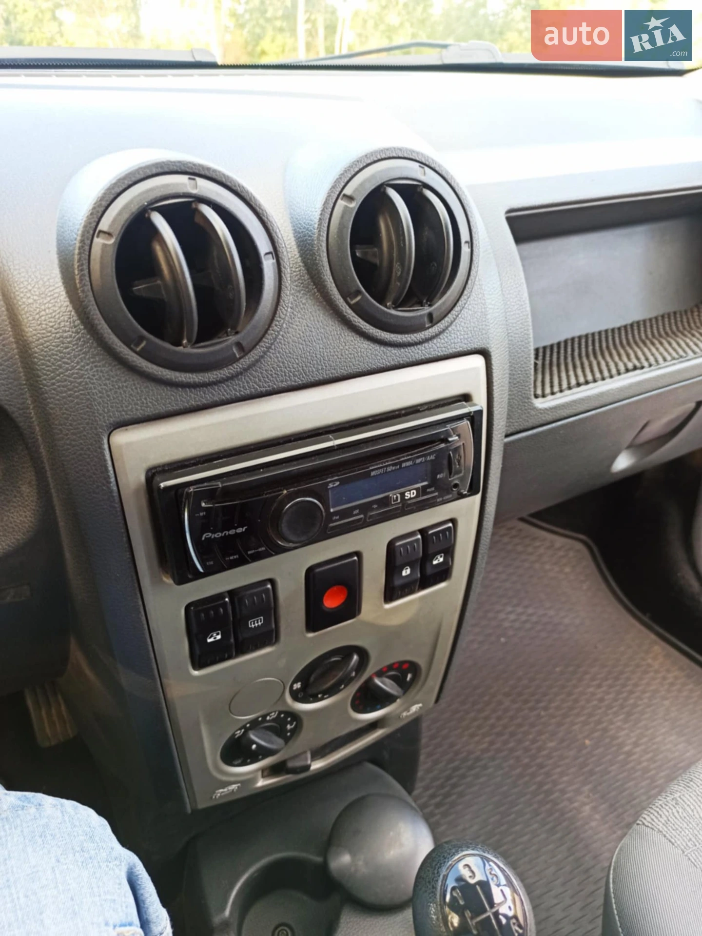 2012 Renault Logan - мініатюра 11