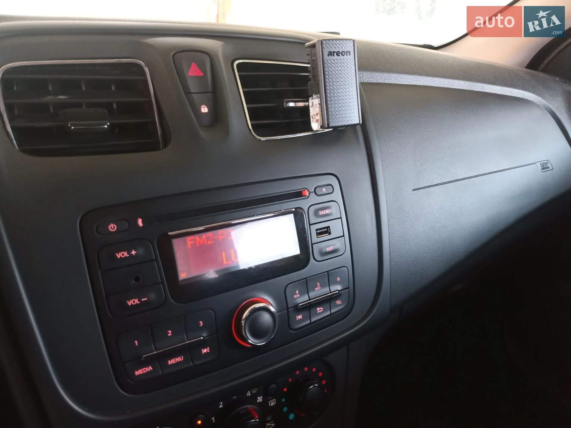 2015 Renault Logan - мініатюра 4
