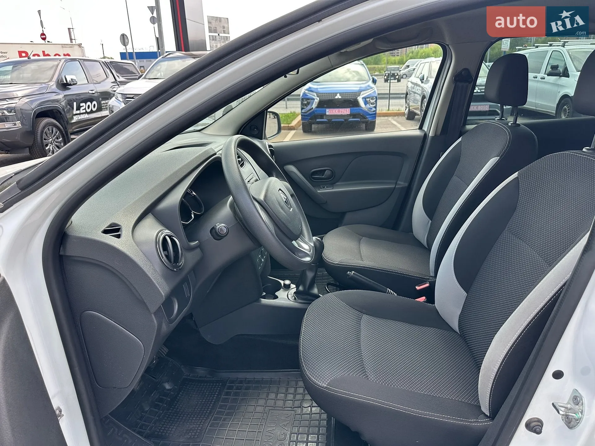 2015 Renault Logan - мініатюра 15