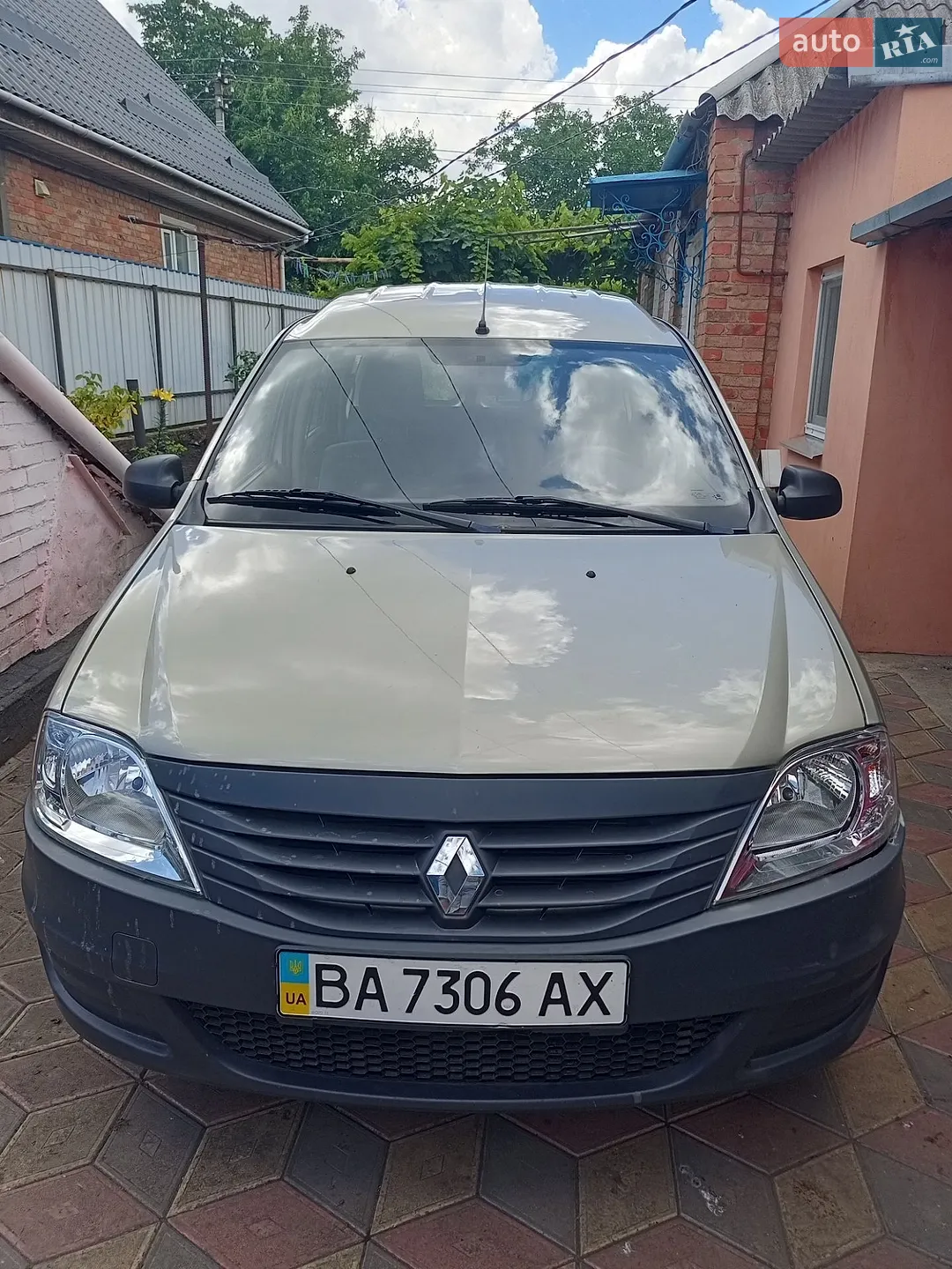2011 Renault Logan - мініатюра 2