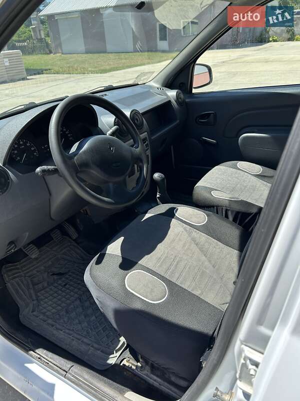 Грузовой фургон Renault Logan Van 2011 в Черновцах