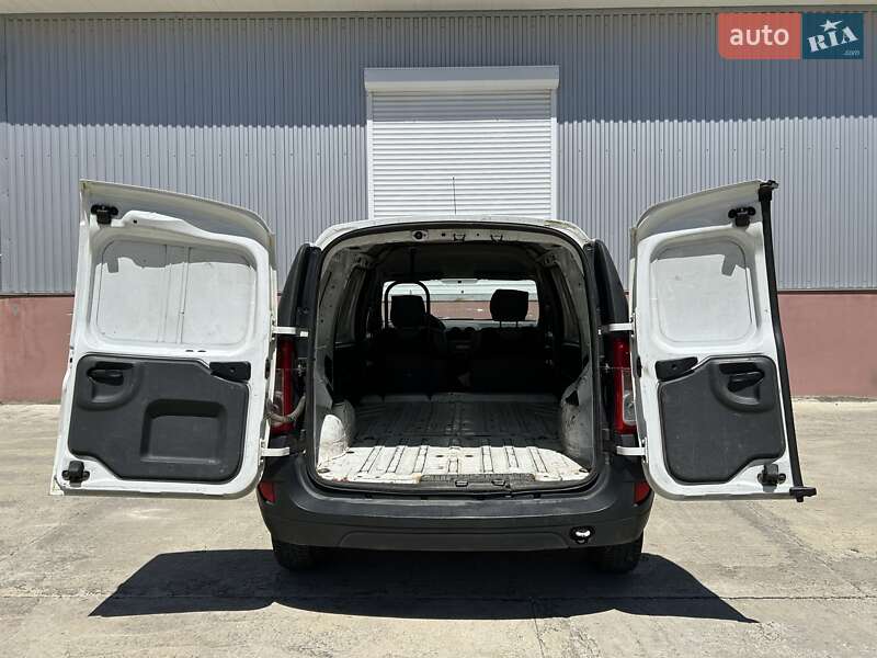 Грузовой фургон Renault Logan Van 2011 в Черновцах