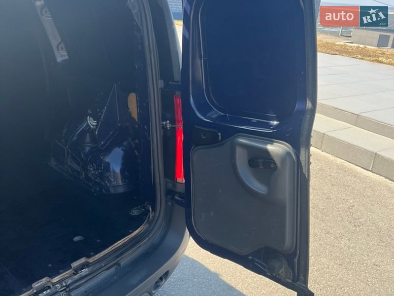 Грузовой фургон Renault Logan Van 2010 в Светловодске