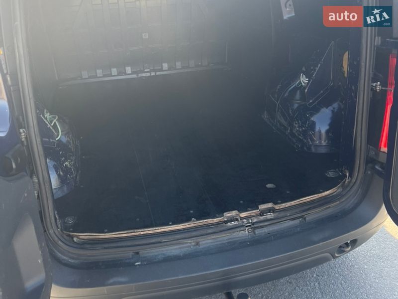 Грузовой фургон Renault Logan Van 2010 в Светловодске