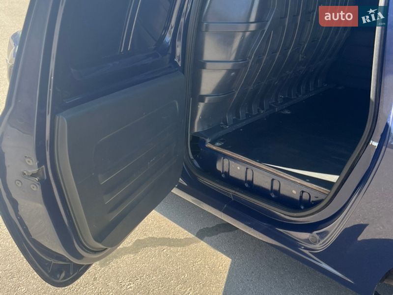 Грузовой фургон Renault Logan Van 2010 в Светловодске