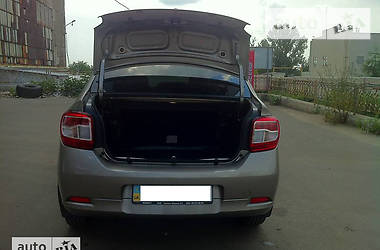 Седан Renault Logan 2013 в 