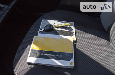 Седан Renault Logan 2013 в 
