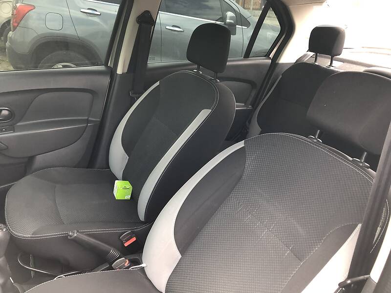 Седан Renault Logan 2015 в Львові