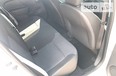 Седан Renault Logan 2013 в 