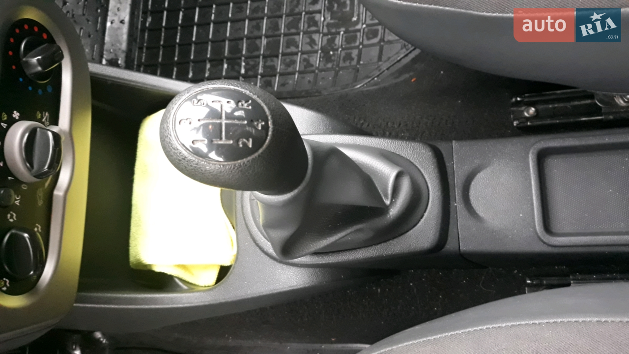 2011 Renault Logan - мініатюра 7