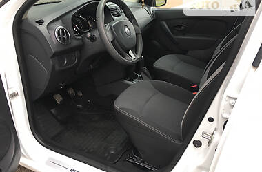 Седан Renault Logan 2015 в 