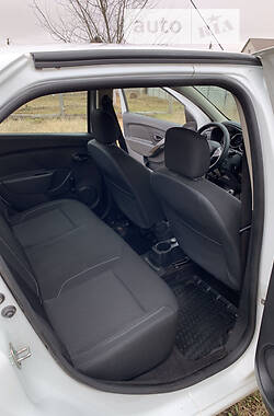 Седан Renault Logan 2019 в 
