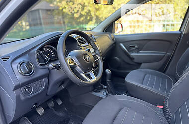 Седан Renault Logan 2022 в 