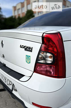 Седан Renault Logan 2012 в Львове