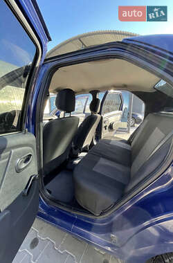 Седан Renault Logan 2009 в 