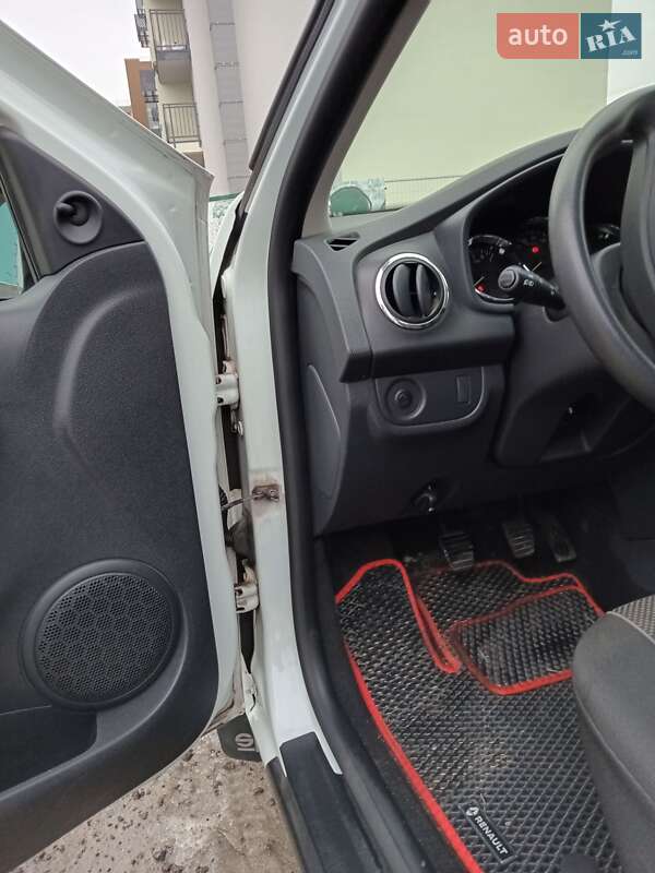 Седан Renault Logan 2013 в Львові фото 16 Седан Renault Logan 2013 в Львові