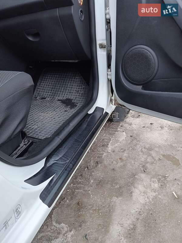 Седан Renault Logan 2013 в Львові фото 28 Седан Renault Logan 2013 в Львові