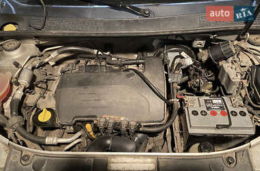 Седан Renault Logan 2013 в 