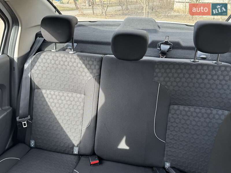 Седан Renault Logan 2015 в Харькове фото 14 Седан Renault Logan 2015 в Харькове