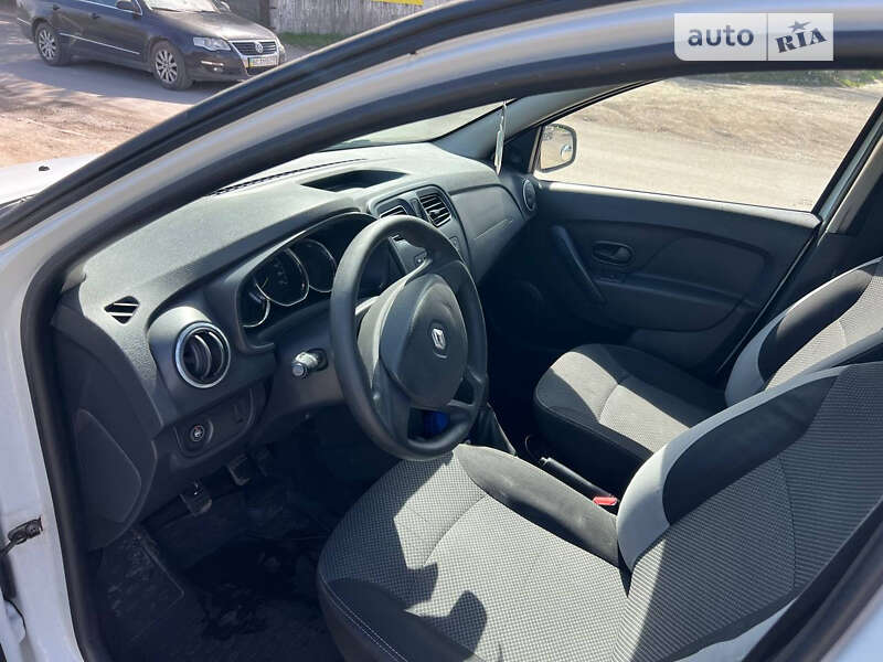 Седан Renault Logan 2016 в Львові