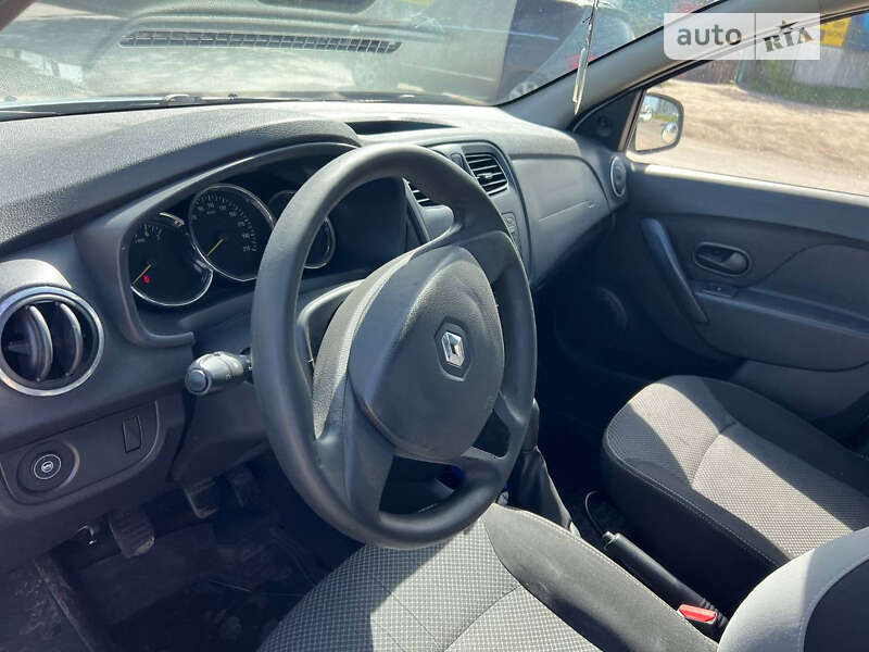 Седан Renault Logan 2016 в Львові