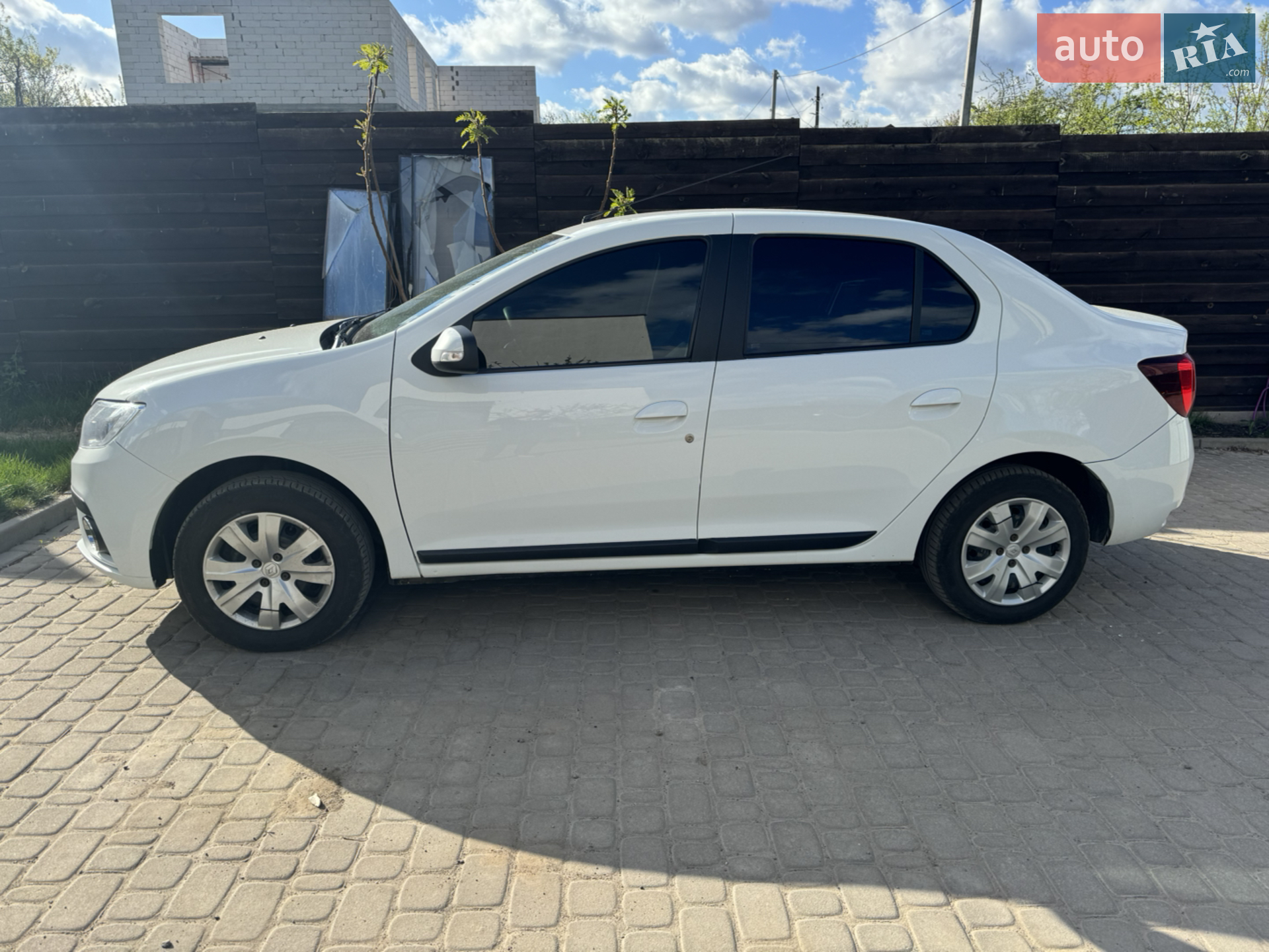 2022 Renault Logan - мініатюра 3