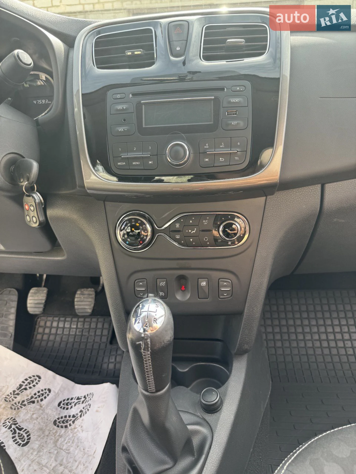 2015 Renault Logan - мініатюра 11