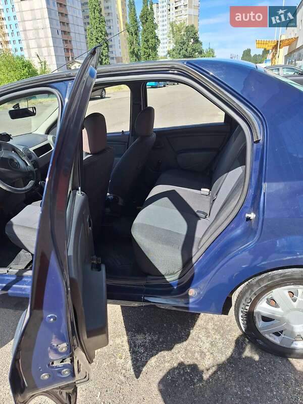 Седан Renault Logan 2011 в Киеве